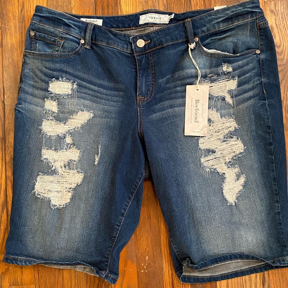 NWT Torrid Boyfriend Bermuda Shorts
